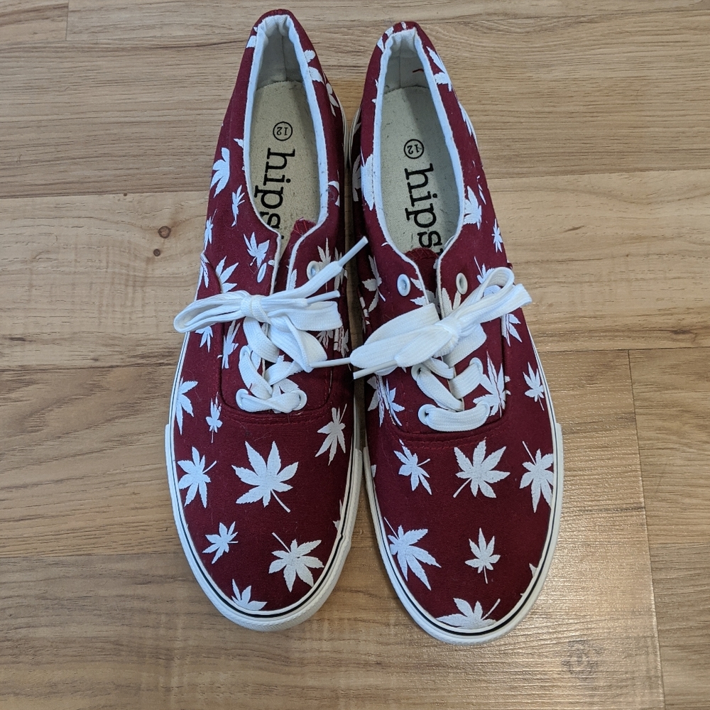 Maroon men hipster sneakers